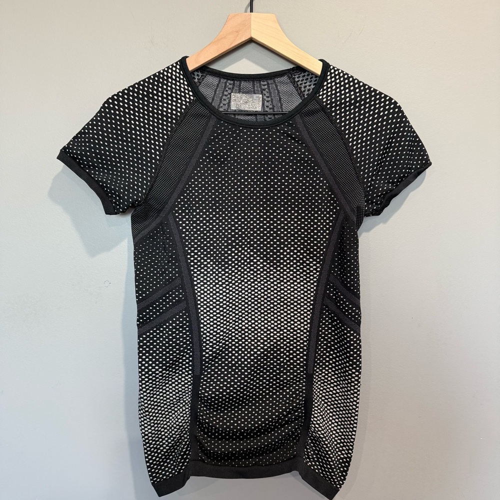 Athleta Fastest Track athletic tee shirt‎ size small